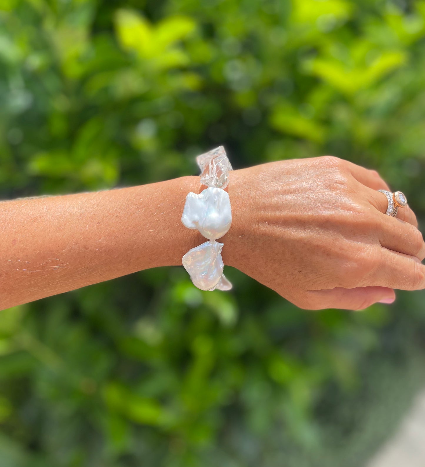 Clear quartz and baroque pearl bracelet