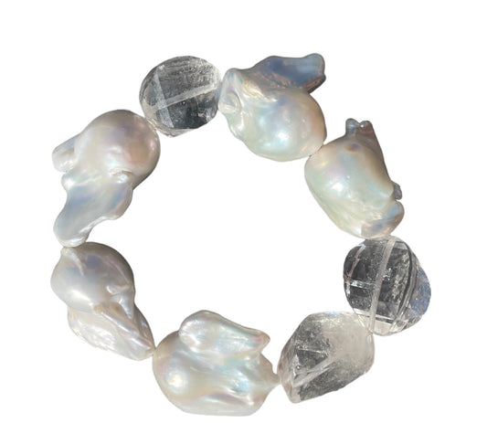 Clear quartz and baroque pearl bracelet