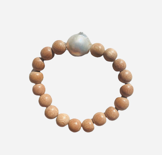 Wood and baroque pearl bracelet